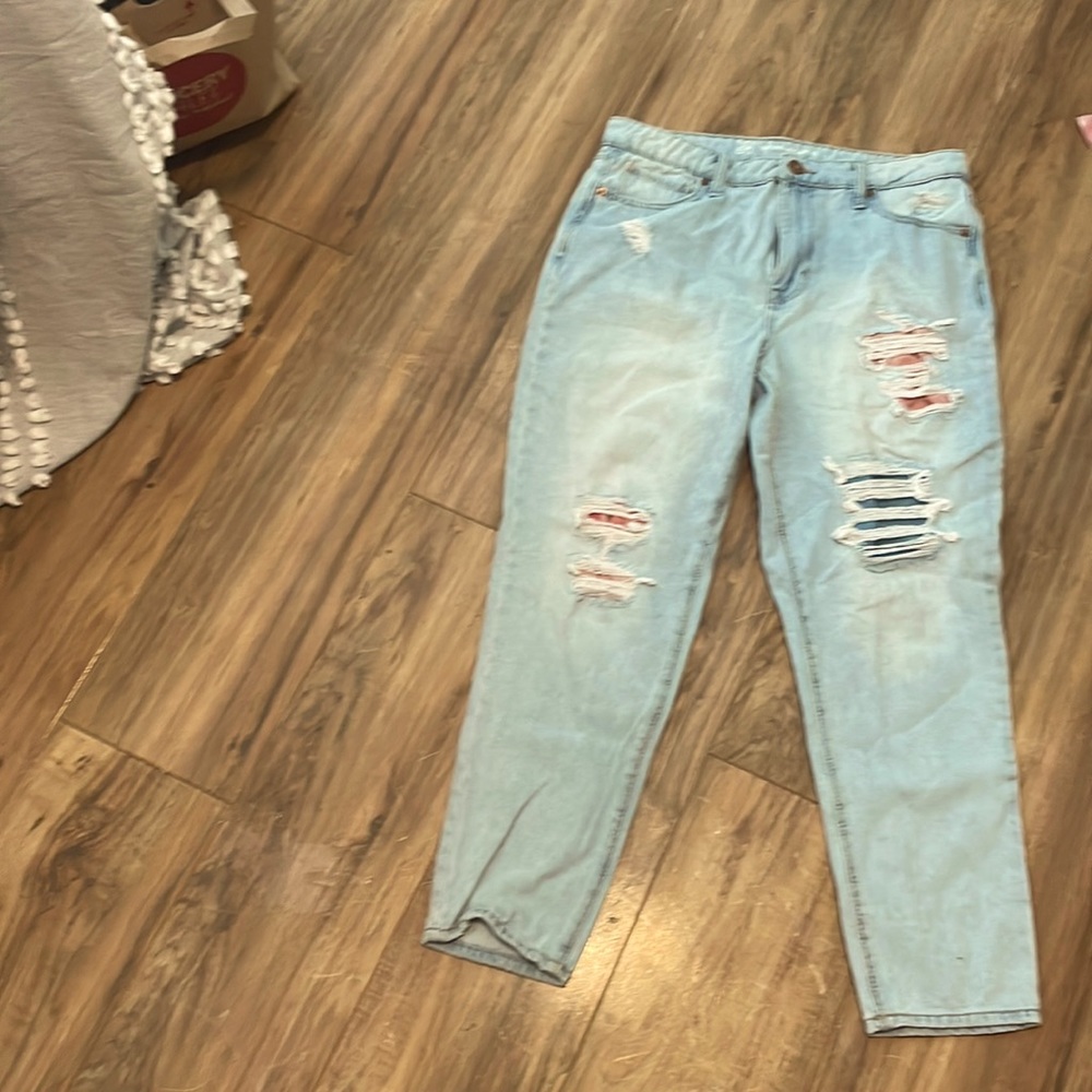Skinny Jean, ripped pattern jeans.